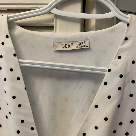 White with black polkadots. Long flowing sleeves - Picture 4 of 4